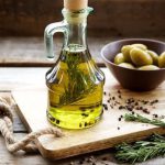 8 bewiesene gesundheitliche Vorteile die Olivenöl hat + die beste Variante
